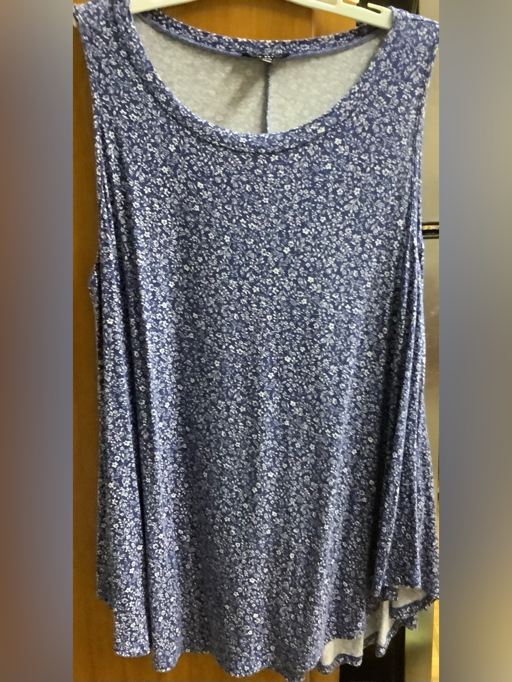 Gently used Lane Bryant 22/24 long Blue with tiny white floral pattern tunic